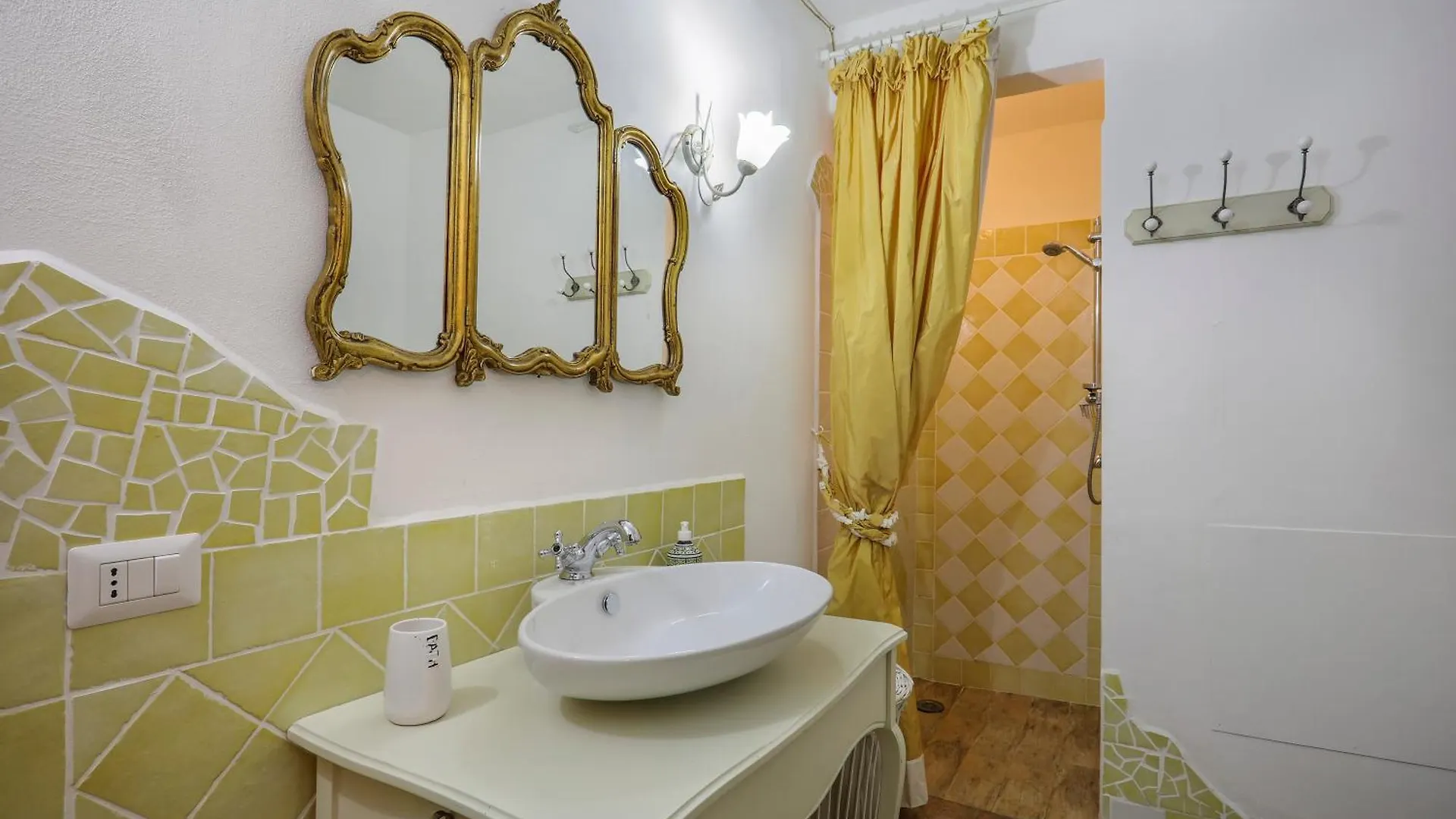 Basilimo Di Home Hill Capannori Apartment