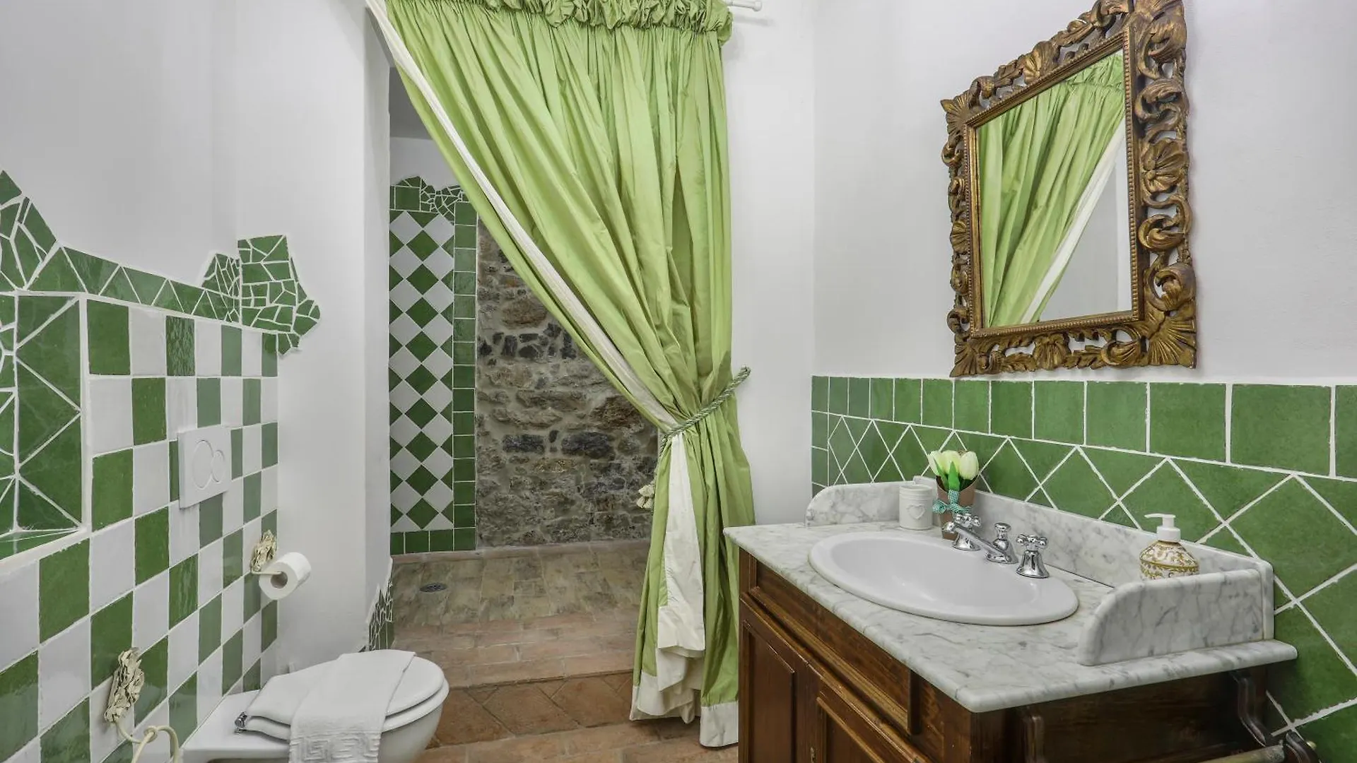 Basilimo Di Home Hill Capannori Italien